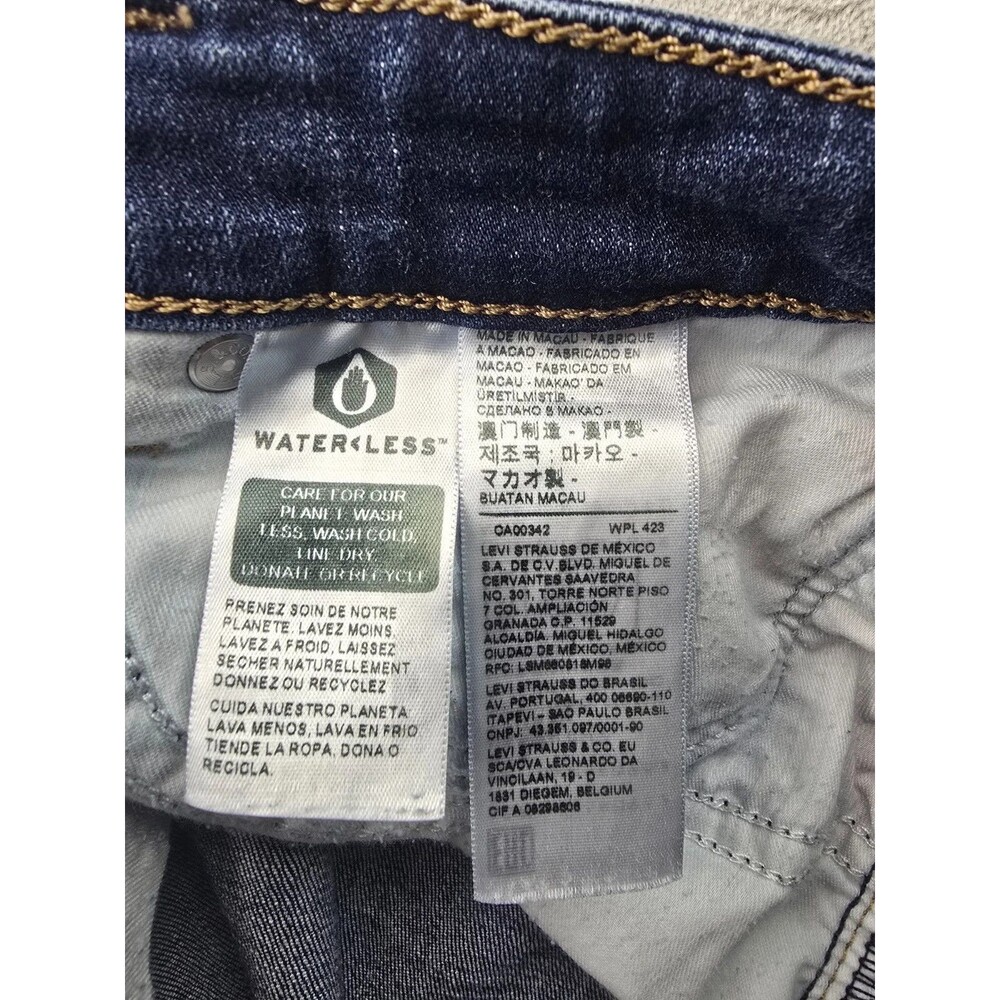 Levi's Women's Boyfriend Fit Distressed Straight Leg Jeans Size 18W - Picture 6 of 11